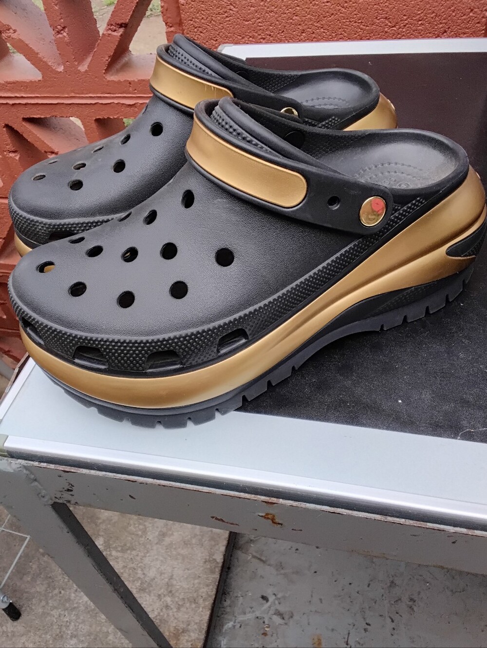 Crocs Classic Mega Crush Metallic Platform Clogs - Black/Gold (Size W10/M8